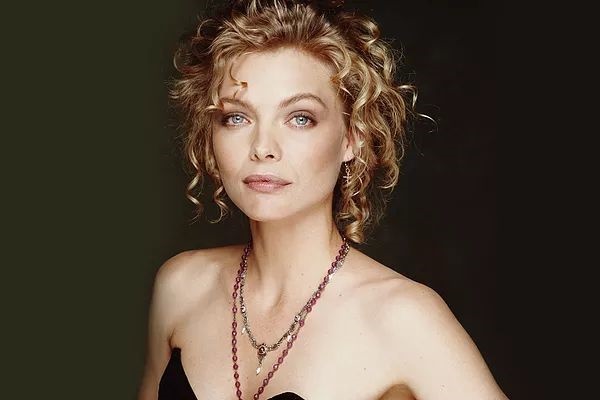 Michelle Pfeiffer. Photos in his youth, now, before and after plastic surgery, figure, biography, personal life