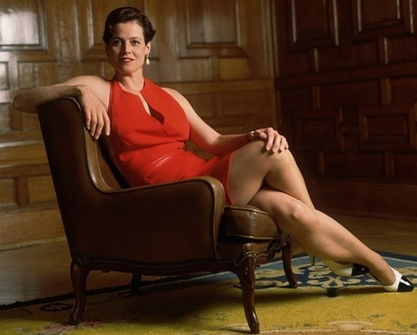 Sigourney Weaver. Photos in his youth, now, in a swimsuit, before and after plastic surgery, biography