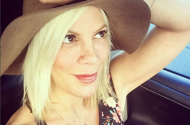 Tori Spelling. Foto in gioventù, adesso, prima e dopo la chirurgia plastica, senza trucco, in costume da bagno