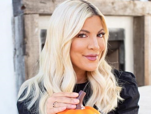 Tori Spelling. Foto in gioventù, adesso, prima e dopo la chirurgia plastica, senza trucco, in costume da bagno