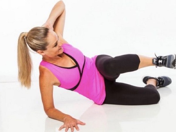 Exercises on the oblique muscles of the abdomen for women at home, in the gym