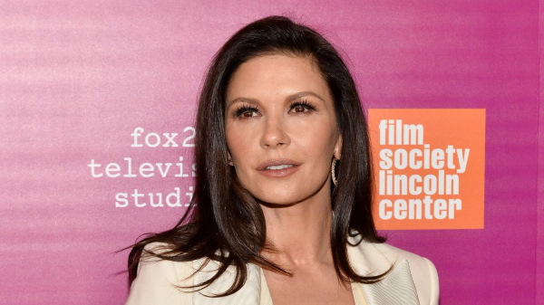 Catherine Zeta-Jones. Foto nella sua giovinezza, ora, senza trucco, prima e dopo la chirurgia plastica, biografia