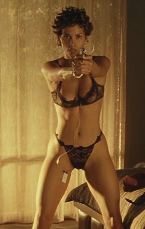 Holly (Halle) Berry. Foto hot in costume da bagno, prima e dopo la chirurgia plastica, biografia, vita personale