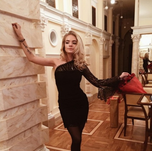 Liza Peskova. Foto hot in costume da bagno, prima e dopo chirurgia plastica, biografia, vita personale