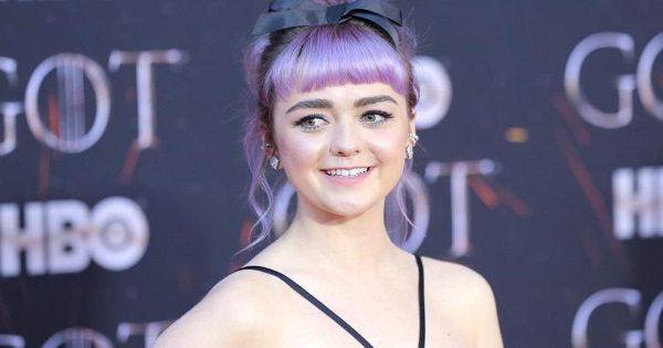 Maisie Williams. Foto rubate, hot in costume da bagno, biancheria intima, parametri della figura, biografia