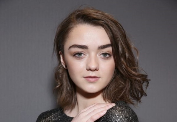 Maisie Williams. Foto rubate, hot in costume da bagno, biancheria intima, parametri della figura, biografia