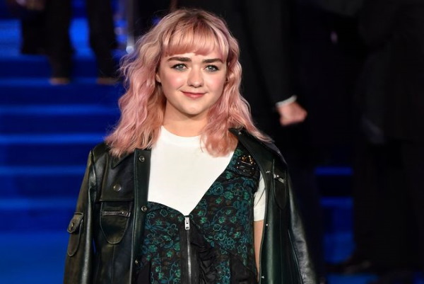 Maisie Williams. Foto rubate, hot in costume da bagno, biancheria intima, parametri della figura, biografia