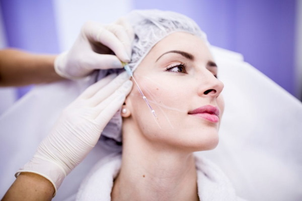 Come rimuovere il doppio mento. Cosmetologia senza chirurgia: iniezioni, fili, filler, esercizi, revitonica, lifting rf, lipolitici, Darsonval, teips e altro