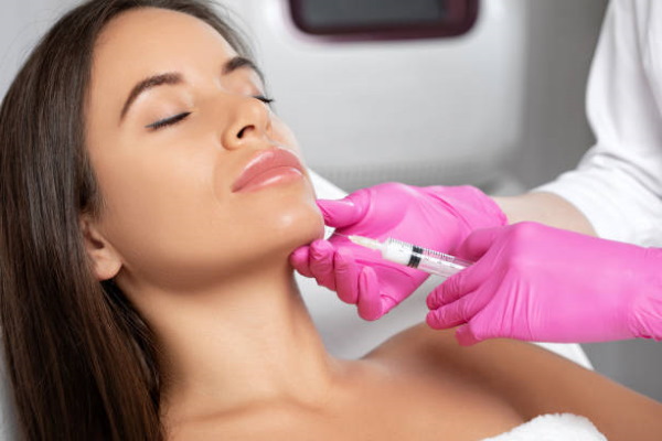 Come rimuovere un doppio mento. Cosmetologia senza chirurgia: iniezioni, fili, filler, esercizi, revitonica, lifting rf, lipolitici, Darsonval, teips e altro