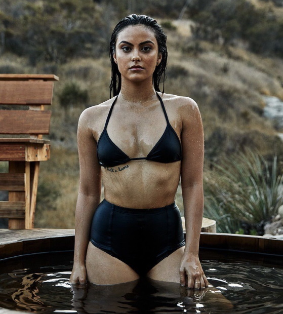 Camilla Mendes. Foto hot in costume da bagno, prima e dopo chirurgia plastica, perdita di peso