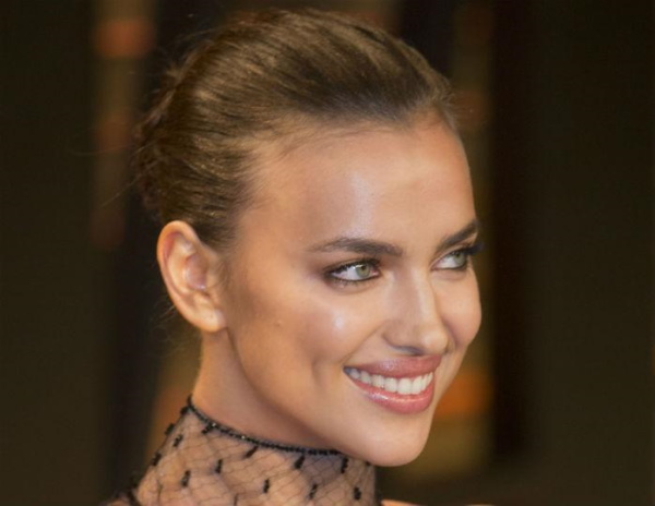 Irina Shayk. Foto hot in costume da bagno, prima e dopo la chirurgia plastica, biografia